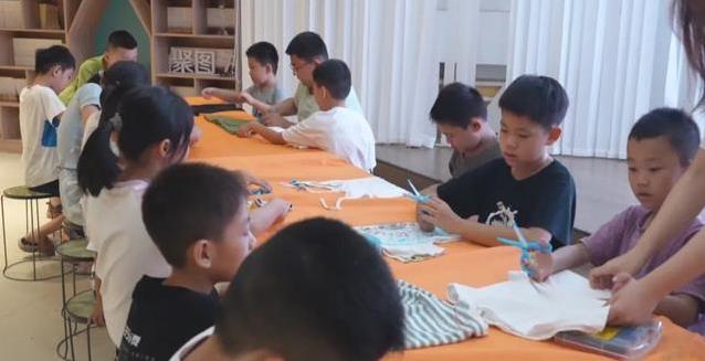 垃圾变宝藏，旧衣成书包，孩子们的环保暑假有多酷？