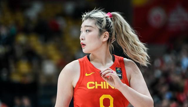 中国女篮“第1球星”李梦：税后到手500万年薪，税前能够有多少？