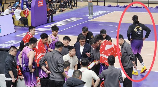 广东遭抬价，120万才签下萨林杰！杜锋朱芳雨还要面对他的3个弱点