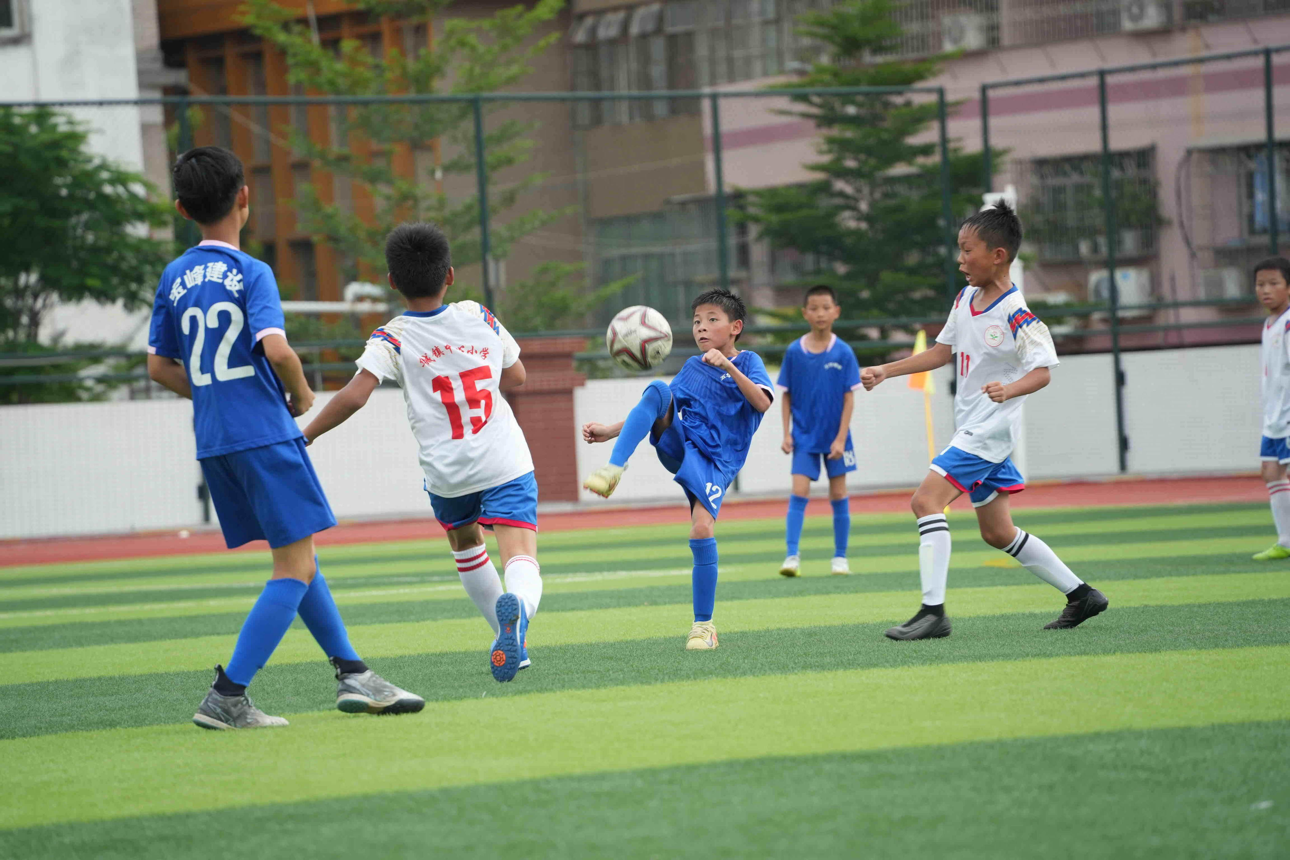 2025五华县青少年U系列足球联赛收官，横陂镇中心小学摘得两个桂冠