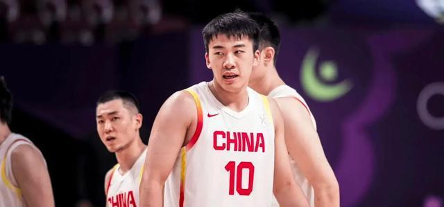 王俊杰是这个赛季的励志代表，从边缘球员到中国男篮主力首发球员