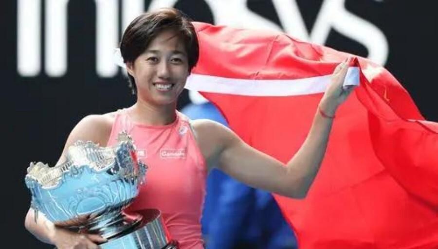 大逆转！2-1，王欣瑜击败美国选手，中国金花避免全部“一轮游”