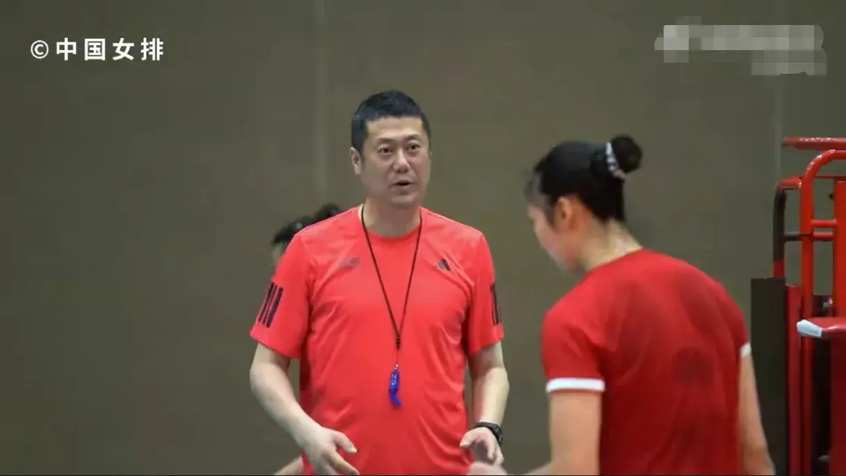 中国女排发布训练照！吴梦洁无大碍，唐欣弹跳出色，首败将战巴西