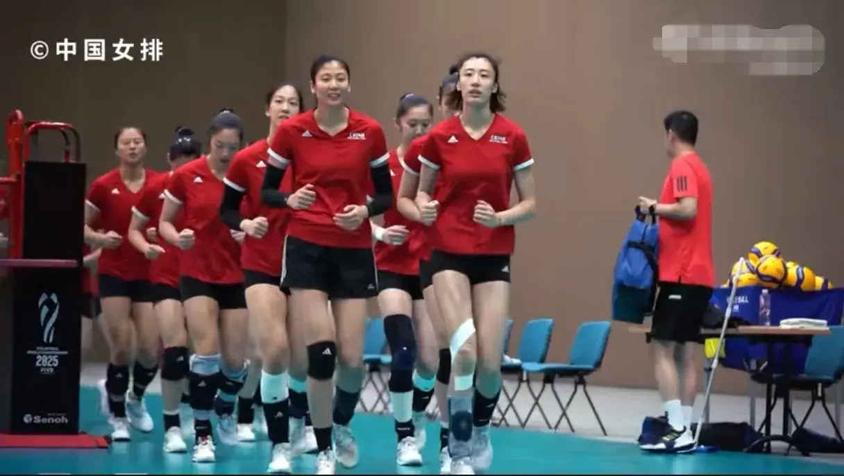 中国女排发布训练照！吴梦洁无大碍，唐欣弹跳出色，首败将战巴西