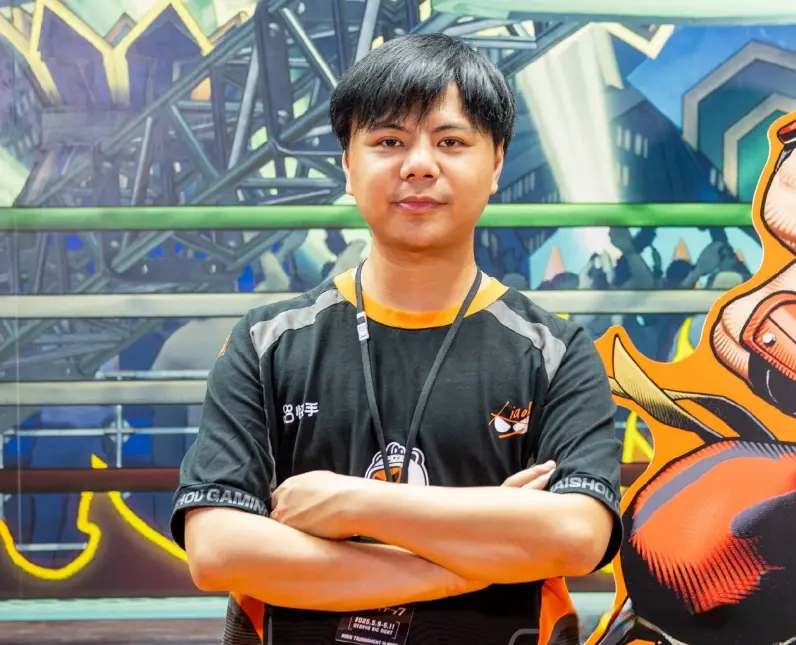 小孩成功卫冕EWC冠军，36岁已经获得6次冠军，被称为中国版faker