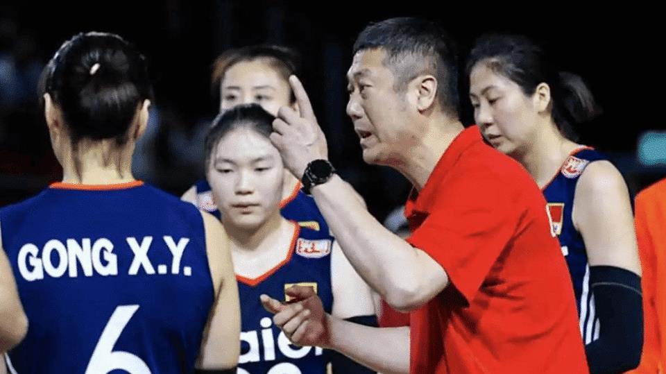 央5直播中国女排VS多米尼加，吴梦洁为何频繁受伤？李盈莹是上限