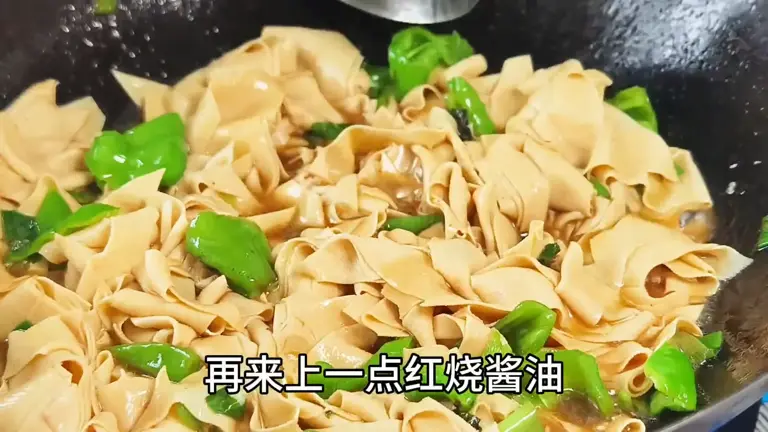 尖椒干豆腐，在家怎么做才能又滑又嫩，比饭店的好吃，真简单