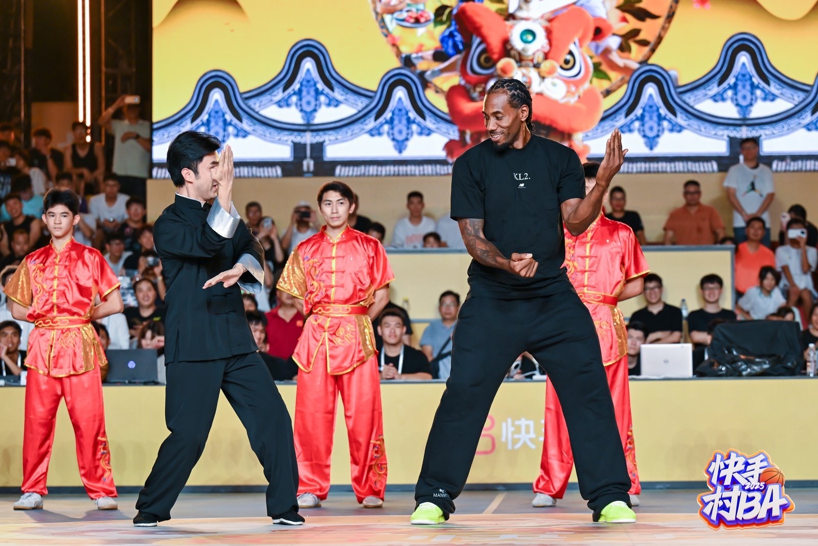 穿唐装、学咏春！NBA球星伦纳德空降广州