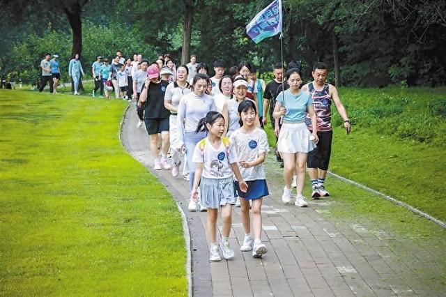 健步走点燃全民健身热