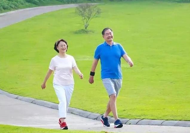 走路锻炼肺部效果差？医生推荐3种运动让肺更强！