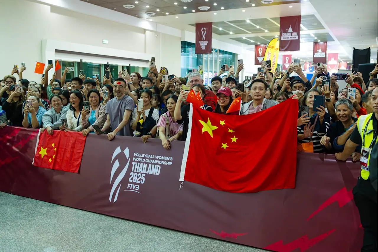 副攻出彩，中国女排3-0多米尼加小组全胜出线，球迷都被瞒住了