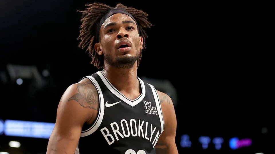 篮网队的尼古拉斯·克拉克斯顿在经历伤病困扰的赛季后，跻身NBA顶级内线球员之列