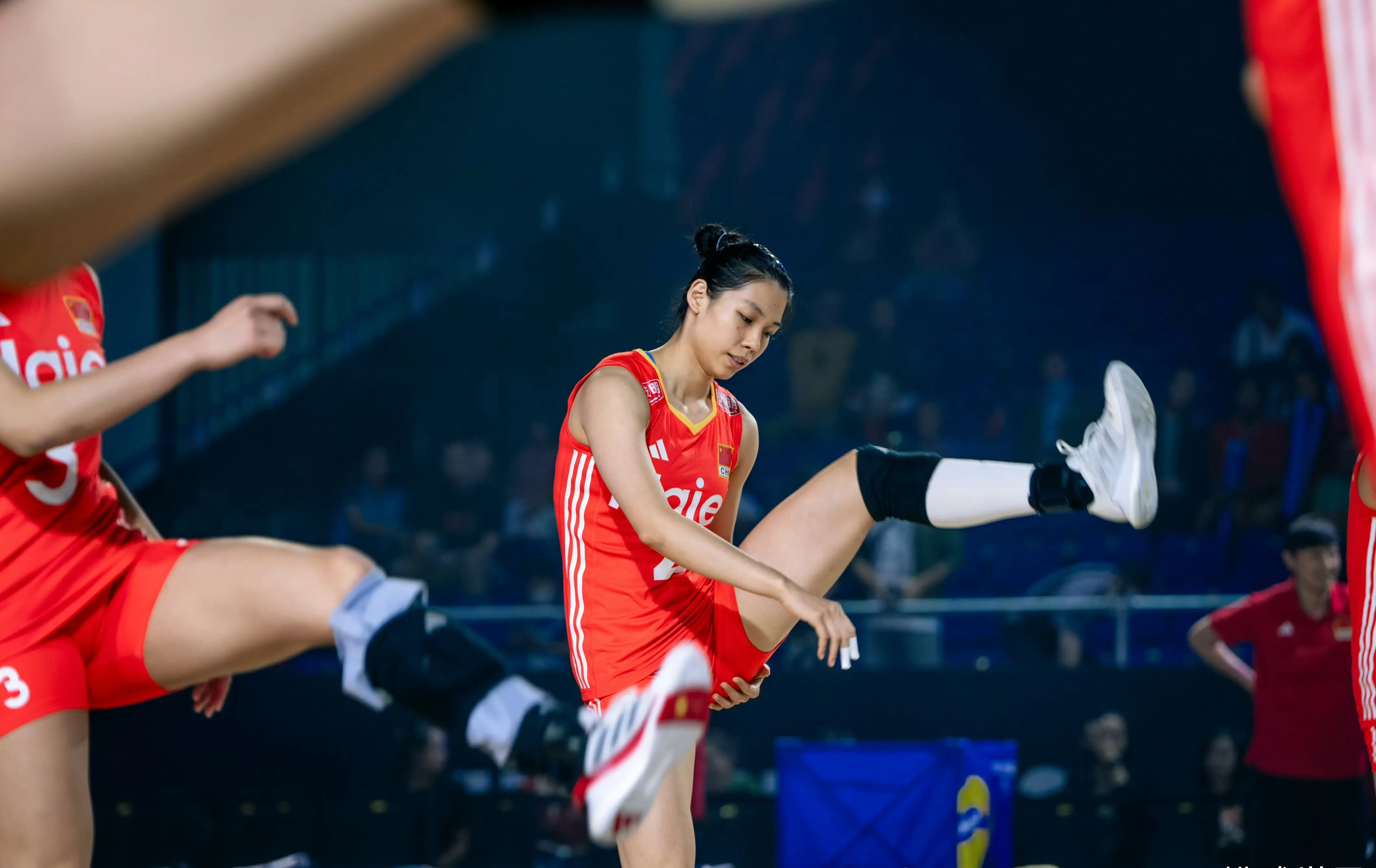25：15！中国女排打崩多米尼加，吴梦洁首发7分，庄宇珊15中3