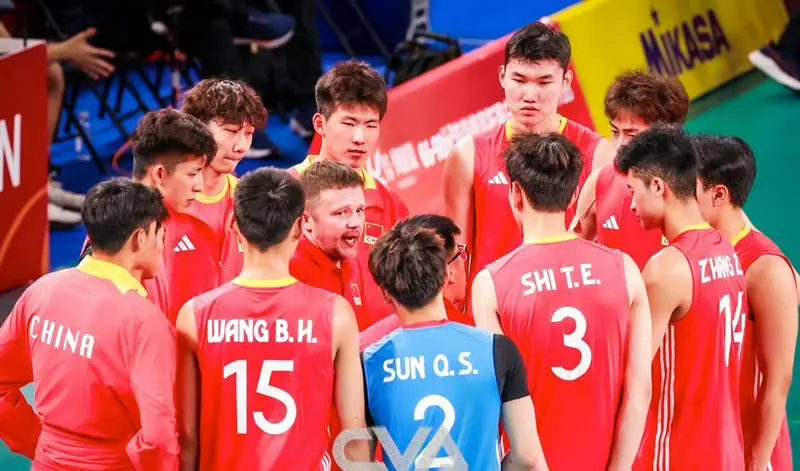 3：2！锁定八强，中国队淘汰日本，赛后险酿冲突，副攻后继有人