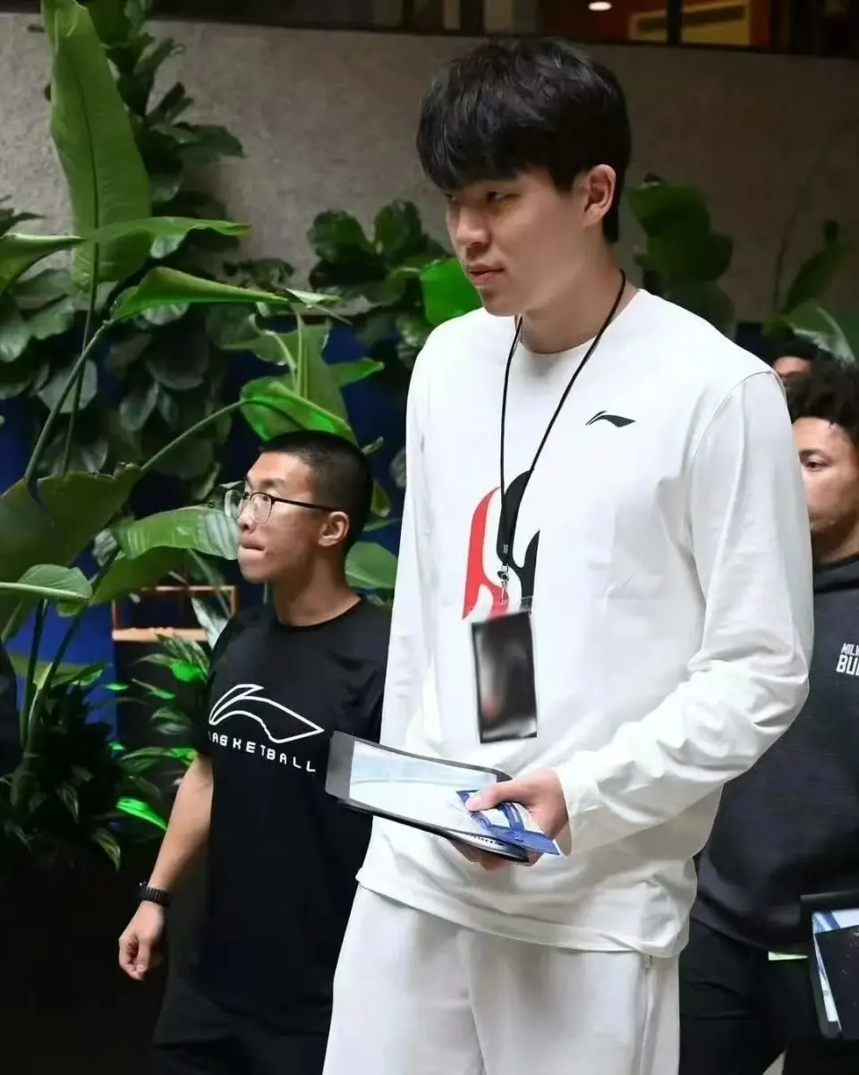 杨瀚森的NBA第一课：金钱，美女和自制力；其实CBA更需要