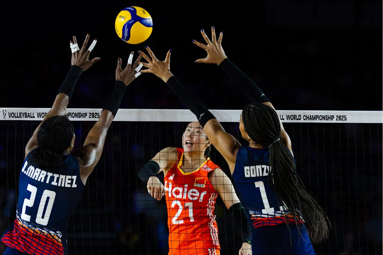 副攻出彩，中国女排3-0多米尼加小组全胜出线，球迷都被瞒住了