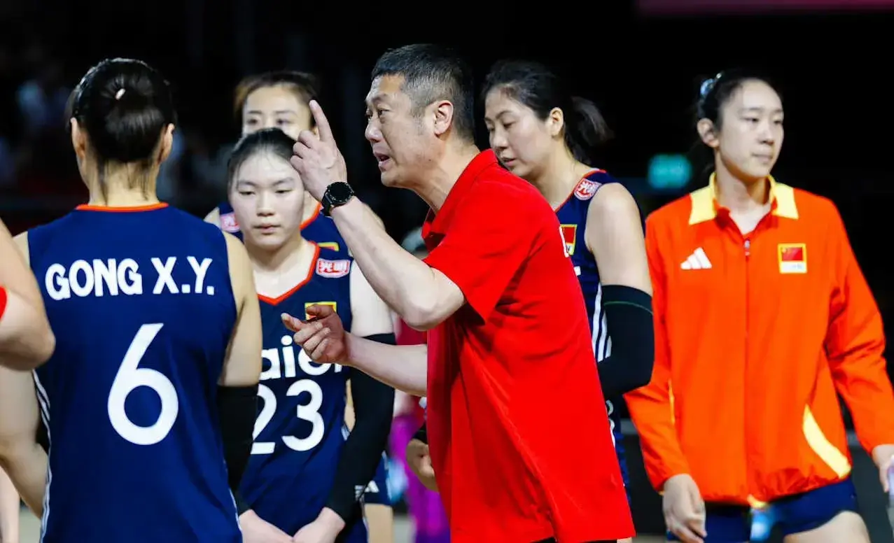 女排世锦赛最新战报：中国女排2-0多米尼加，中国女排小组第1稳了