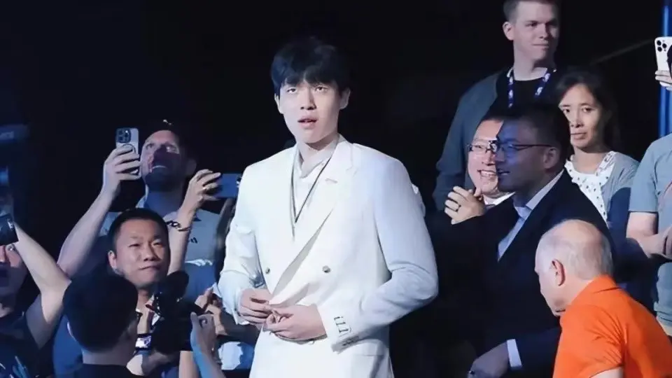 杨瀚森的NBA第一课：金钱，美女和自制力；其实CBA更需要