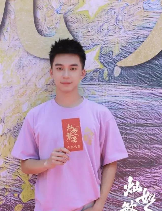 19岁学霸帅哥考上上戏，于正抢着签，未来之星有多亮？