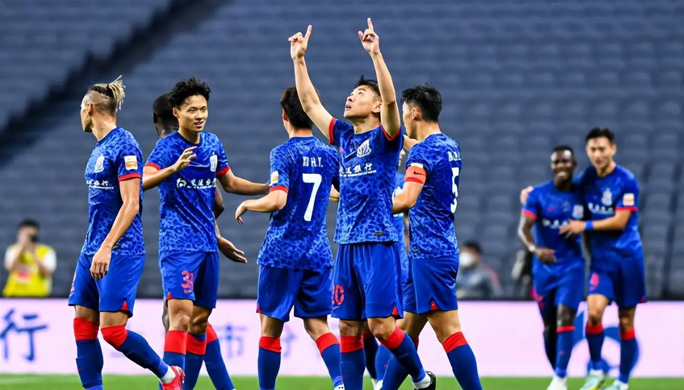 申花VS武汉三镇：法国铁腰坐镇，于汉超+特谢拉领衔，阿苏埃冲锋