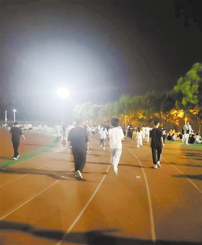 “夜运动”点亮城市“夜生活”