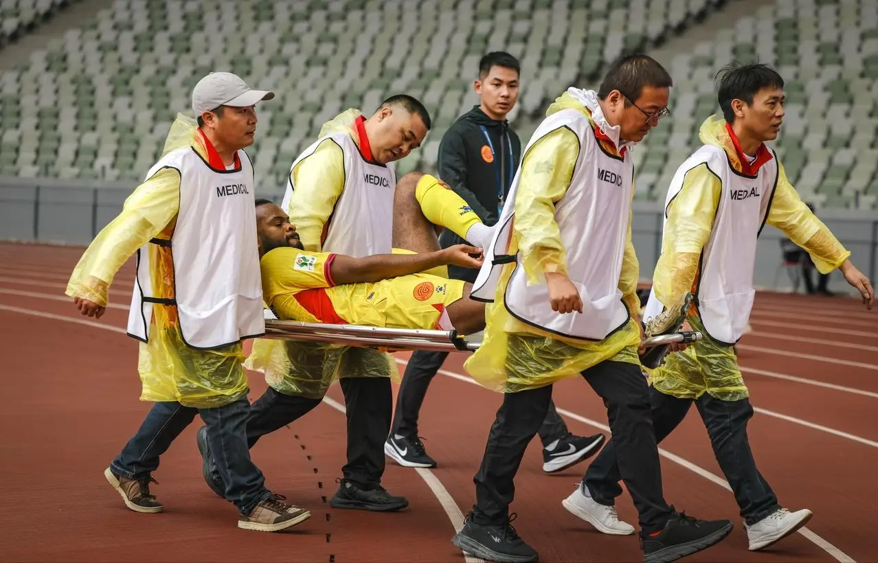 中甲外援控诉：球队错误治疗，导致伤病恶化，踢了4场就跟腱断裂