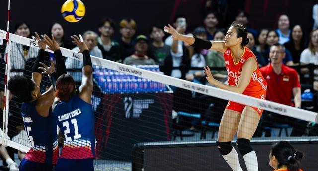 3-2！女排世锦赛：世界第三超级逆转，全队狂庆祝；中国双喜临门