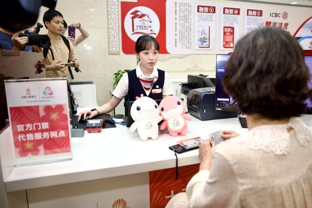 十五运会首批门票正式开售，首批观众线下顺利购票