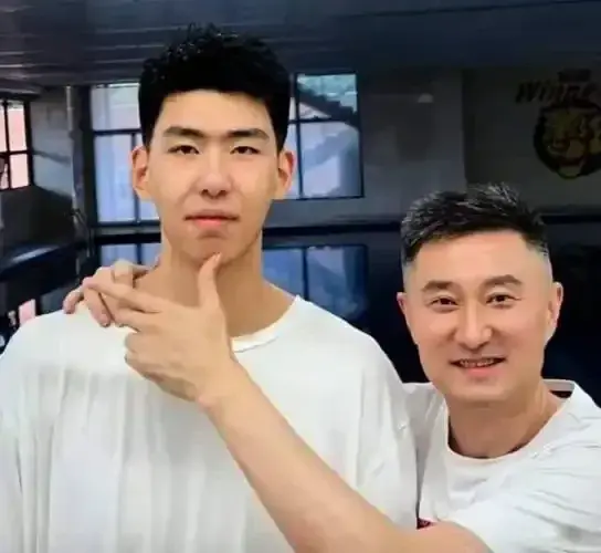 首钢队第一笔签约曝光，广东宏远俱乐部聘任王怀玉担任主教练