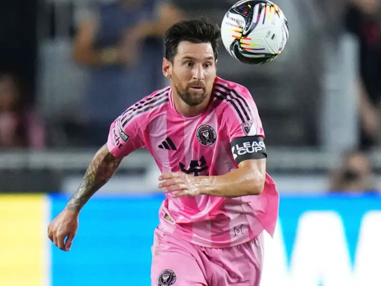 主裁逼球王降世，梅西双响+制胜球！迈阿密3-1逆转苦主一雪前耻