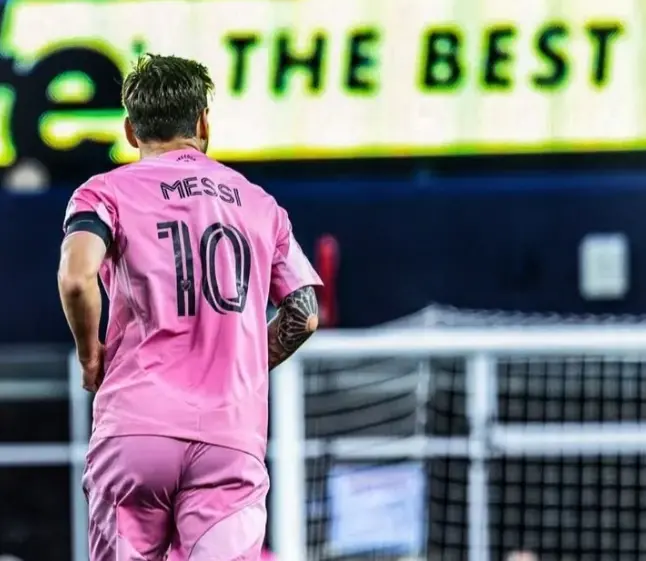 主裁逼球王降世，梅西双响+制胜球！迈阿密3-1逆转苦主一雪前耻