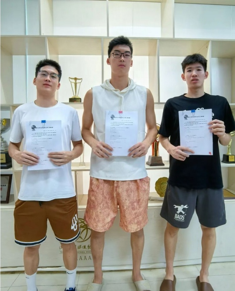 山东男篮官宣与克里斯续约 与陈林坚以及5名小将完成签约