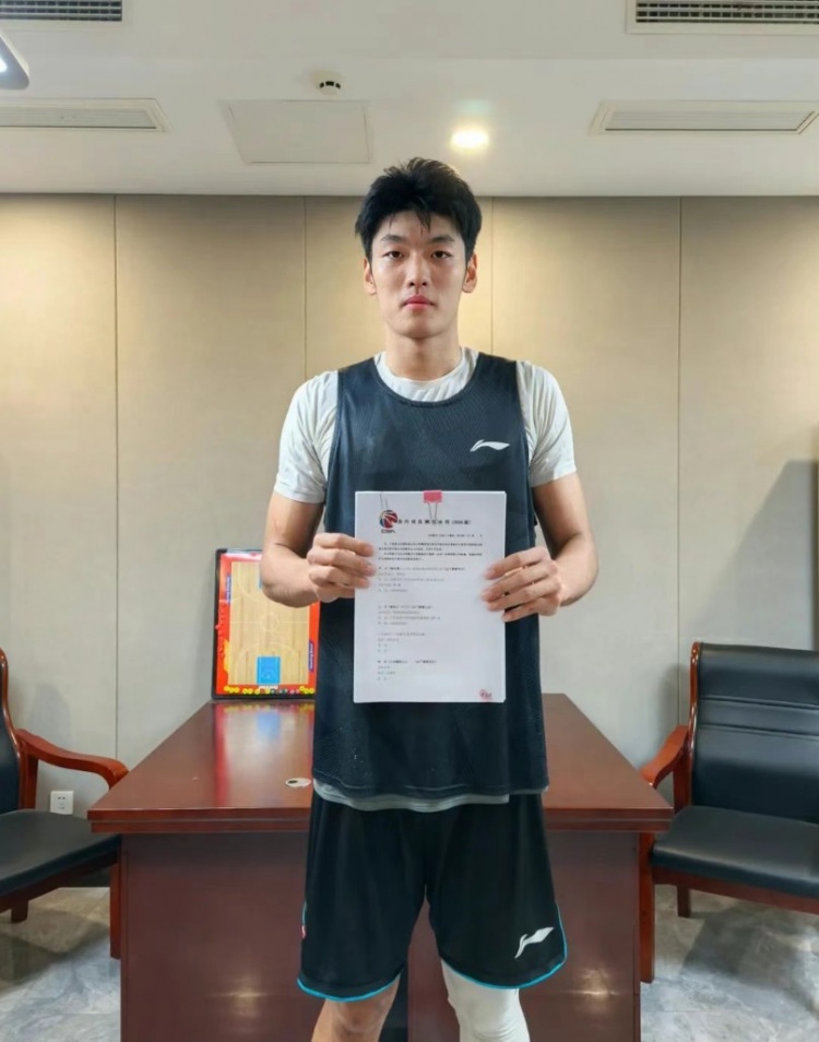 山东男篮官宣与克里斯续约 与陈林坚以及5名小将完成签约
