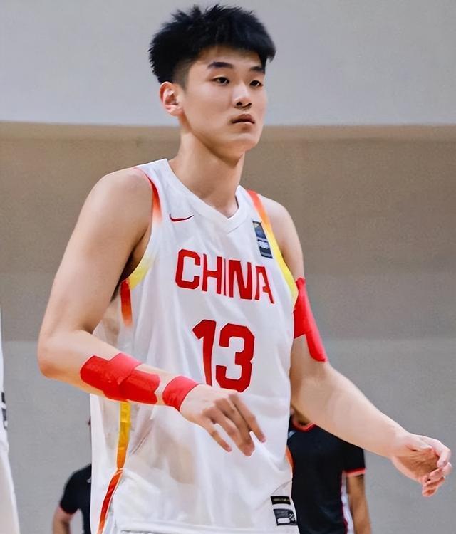 18岁砍20+10+6！广东新星接班胡金秋？U19失意也是男篮未来