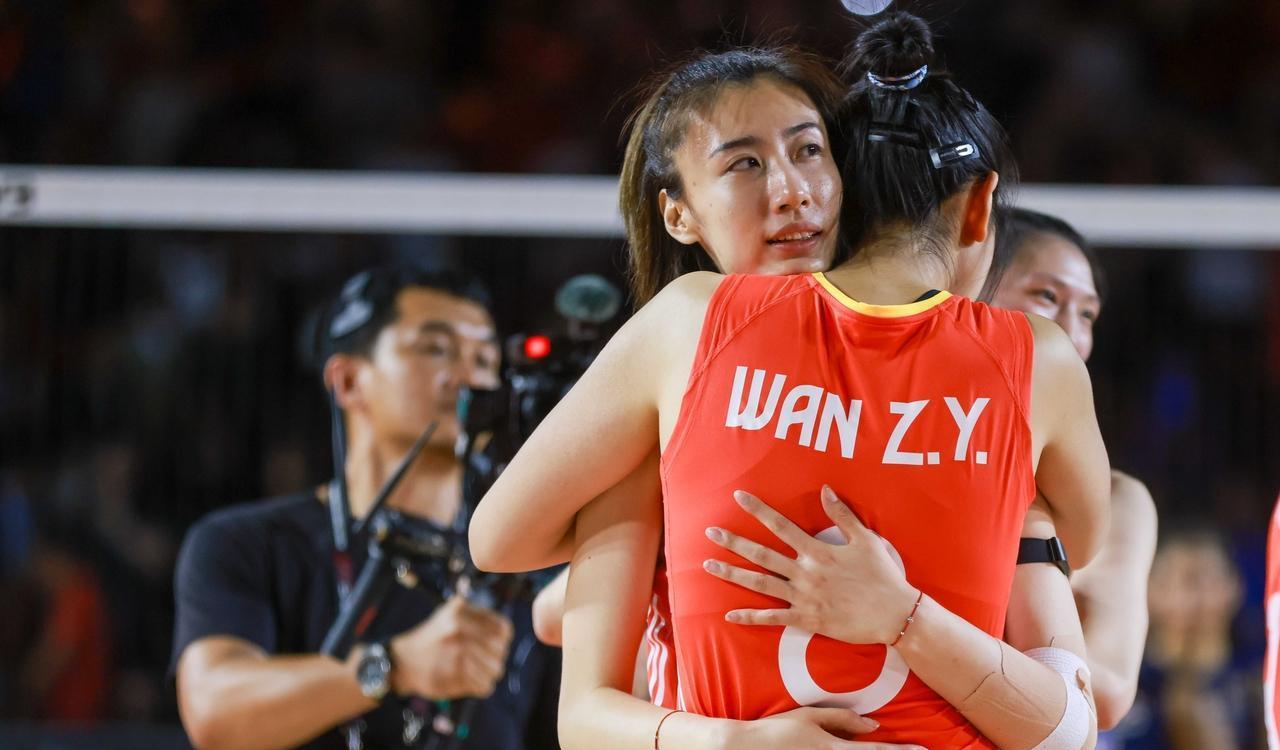 中国女排完胜多米尼加原因揭晓！球迷揭开扎心内幕：赵勇早就看穿