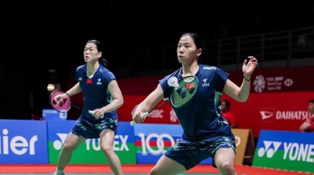 2比0完胜！国羽女双新王牌亮相！连续进攻击败对手，网友：给力