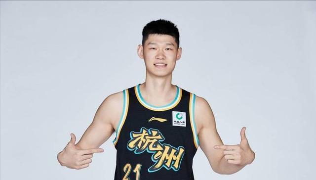 18岁砍20+10+6！广东新星接班胡金秋？U19失意也是男篮未来