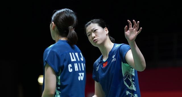2比0完胜！国羽女双新王牌亮相！连续进攻击败对手，网友：给力
