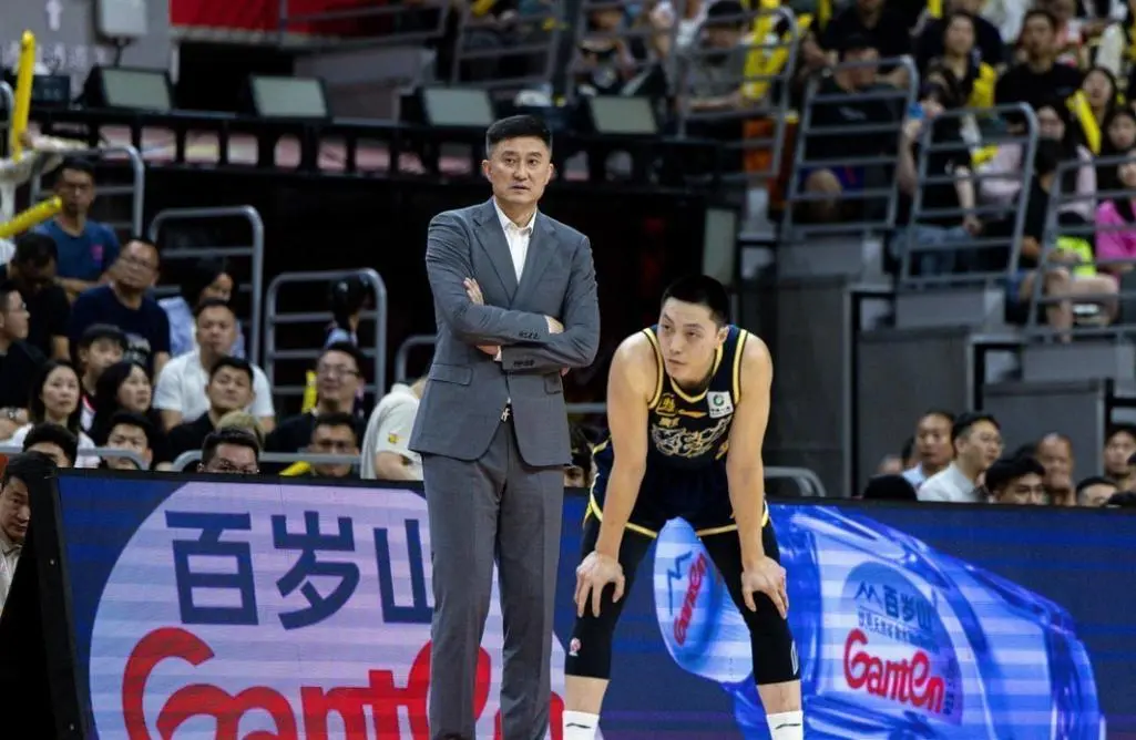 广东豪华冲冠阵容出炉！萨林杰携手六位国手，杜锋要打乱争冠格局