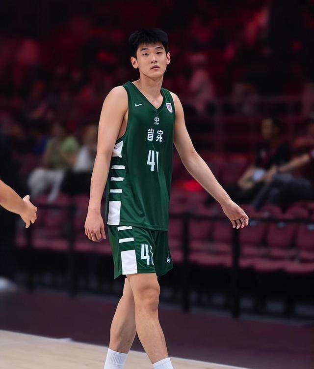 18岁砍20+10+6！广东新星接班胡金秋？U19失意也是男篮未来