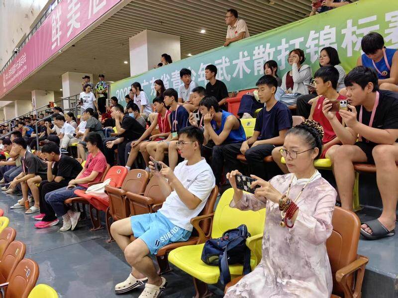 湛江市民以实际行动彰显城市温度