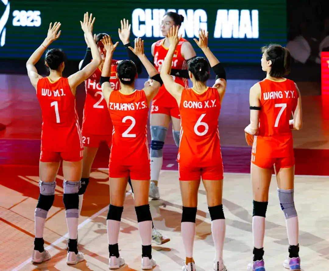 17岁二传惊艳 中国女排小组第一晋级 多项数据榜上有名！