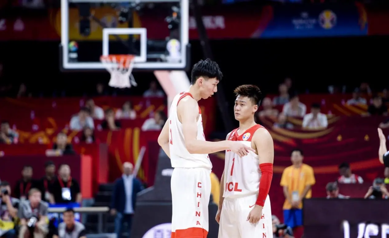 冠军稳了？中国男篮队长确认加盟首钢，联手周琦，新合同很有意思