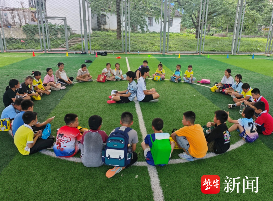 八年传球支教，南财学子点燃乡村少年足球梦