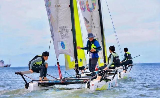 海口少年乘风破浪，帆船课火爆校园，六年竟带出百万商机？