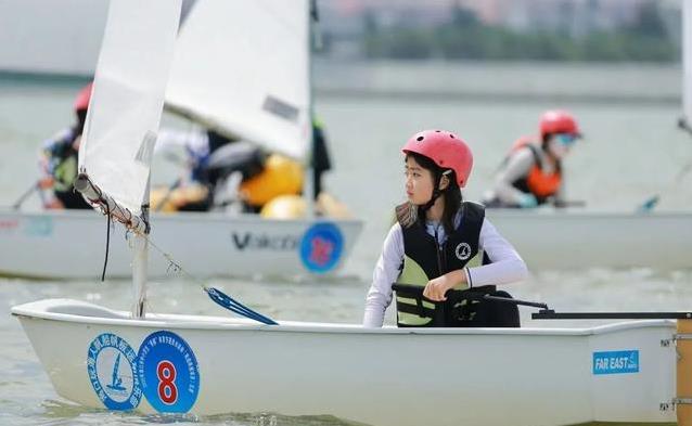 海口少年乘风破浪，帆船课火爆校园，六年竟带出百万商机？