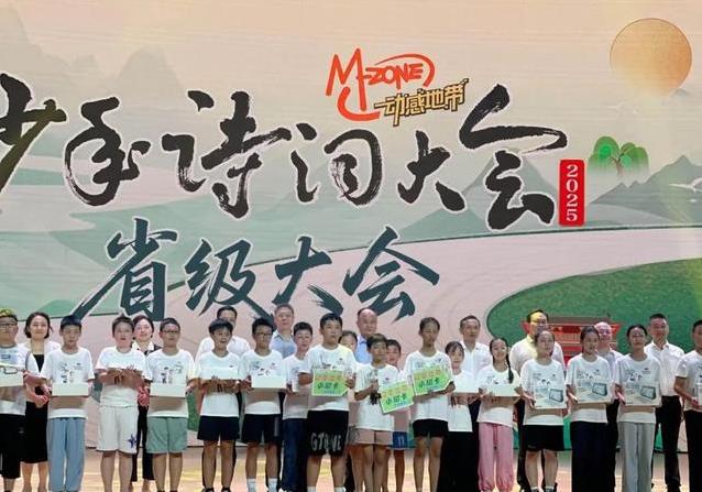 11岁男孩诗词大会惊艳全场，击败千人夺冠，背后秘诀太意外