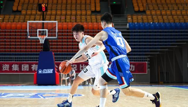 广东宏远新签外援遭质疑，上海2新星转会辽宁，青岛浙江交易达成