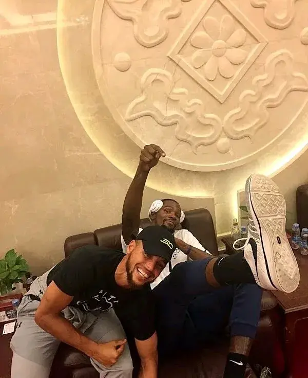 Ary：火箭队与杜兰特&伊森的续约谈判最近几周一直在进行