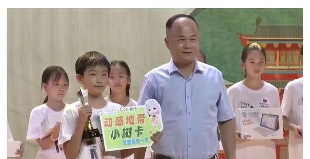 11岁男孩诗词大会惊艳全场，击败千人夺冠，背后秘诀太意外